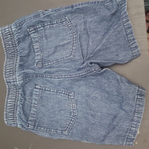 Shorts - Picture 3 of 3